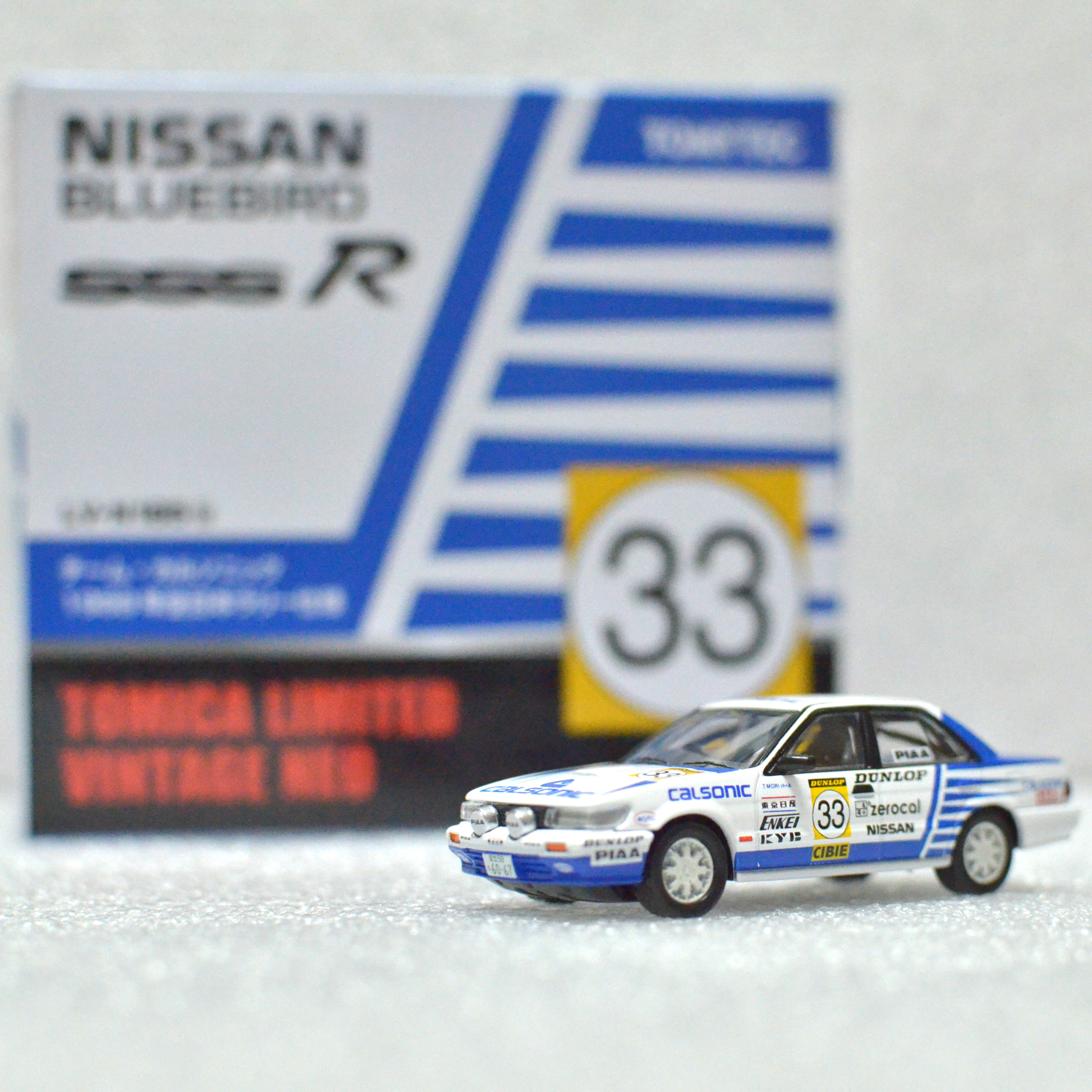 TOMICA LIMITED VINTAGE NEO LV-N185B NISSAN BLUEBIRD SSS-R